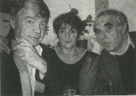 В. Ерофеев, Н. Шмелькова и Е. Рейн. Москва, квартира Ерофеевых на Флотской ул., 1987.
